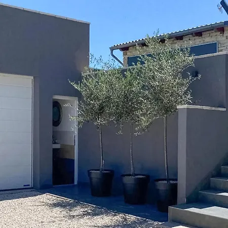 3 Bedroom Gorgeous In Zagrad Nadin