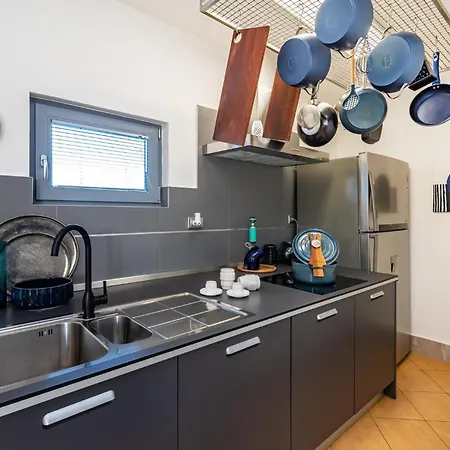 3 Bedroom Gorgeous In Zagrad * Nadin