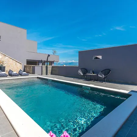 3 Bedroom Gorgeous In Zagrad