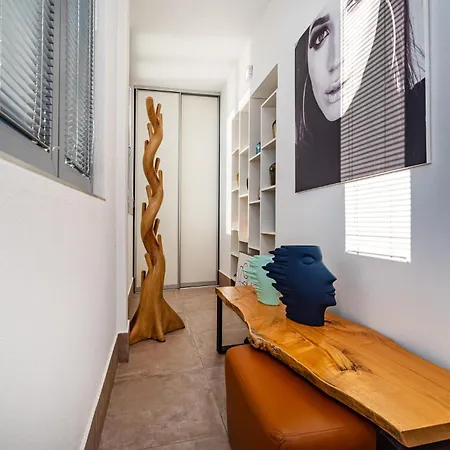 3 Bedroom Gorgeous In Zagrad Casa de Férias *