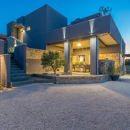 3 Bedroom Gorgeous In Zagrad
