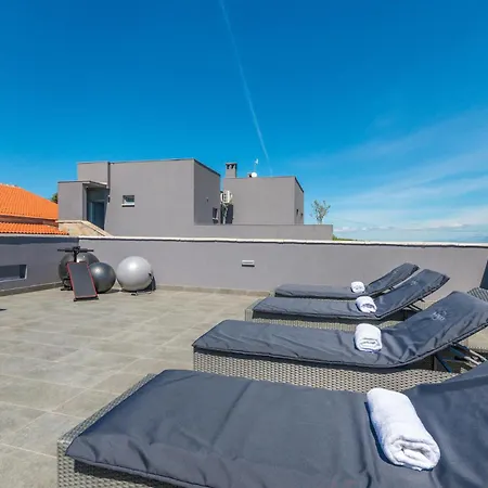 3 Bedroom Gorgeous In Zagrad *