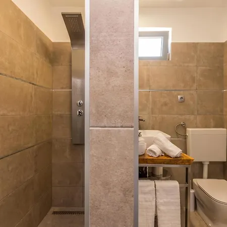 3 Bedroom Gorgeous In Zagrad *