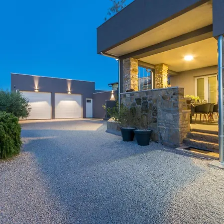 3 Bedroom Gorgeous In Zagrad Nadin